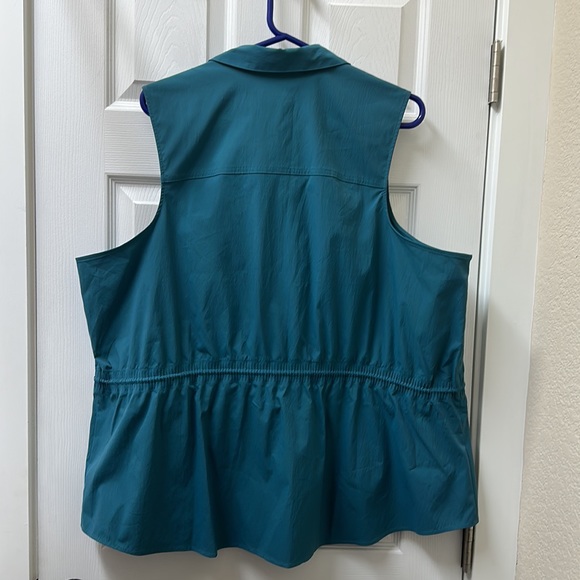 LIKE NEW! Athleta Levitate Poplin Tank - Picture 5 of 14